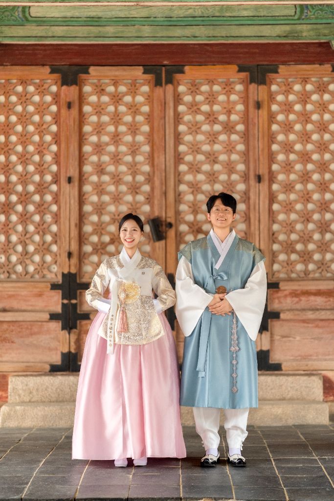 자연스러운 한복 커플 사진